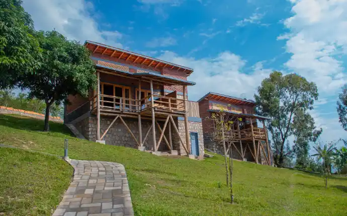 Sustainable wooden lodge on Lake Kivu